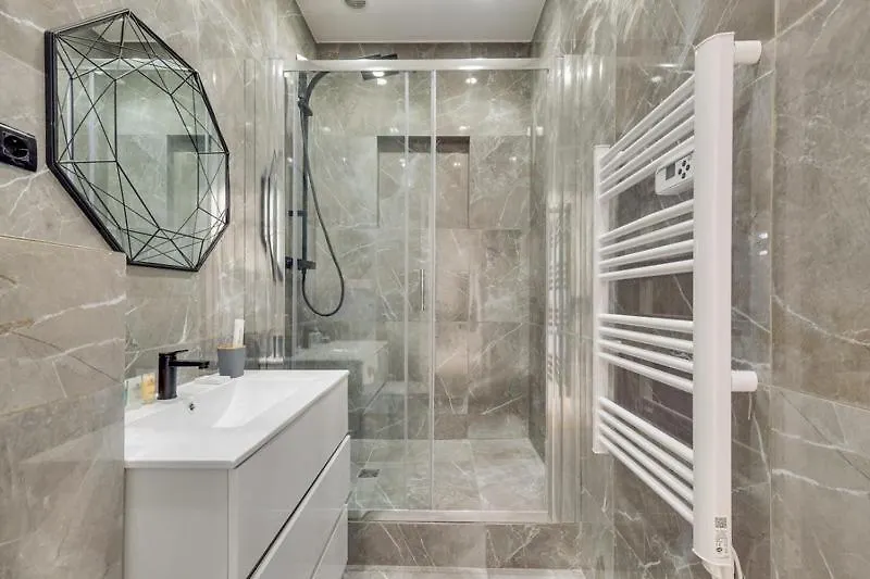187 Seven - Superb In Apartament